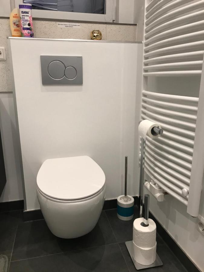 Ferienwohnung Sunny - Moderne Ferienwohnung Im Gruenen In Saarbruecken-West Bagian luar foto