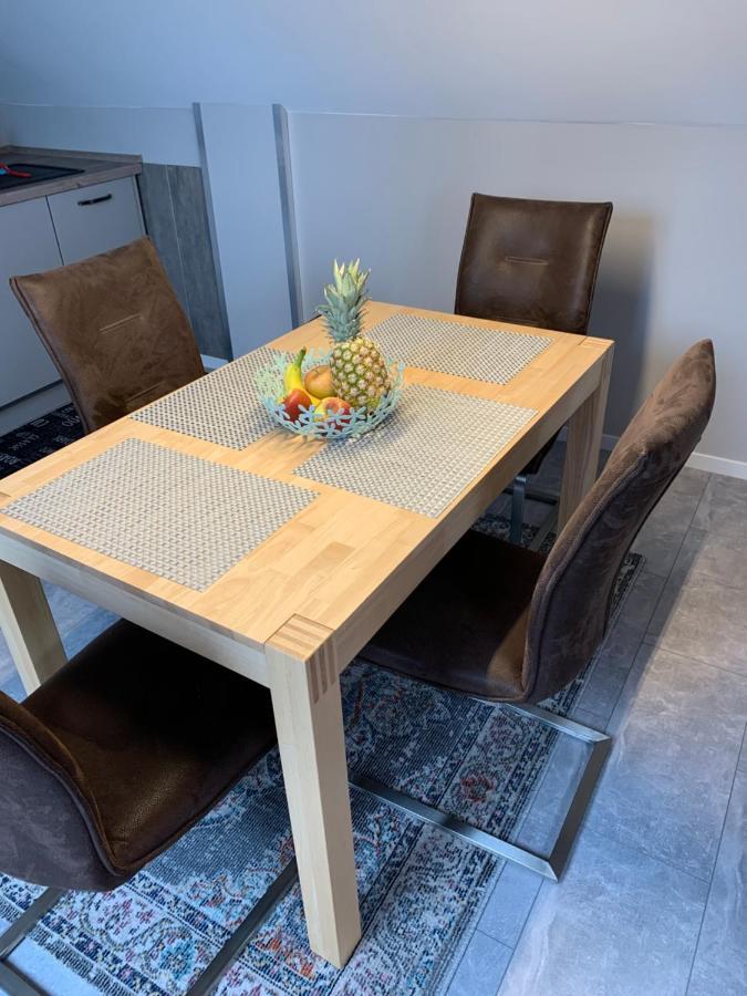 Ferienwohnung Sunny - Moderne Ferienwohnung Im Gruenen In Saarbruecken-West Bagian luar foto