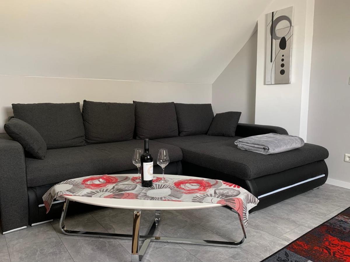 Ferienwohnung Sunny - Moderne Ferienwohnung Im Gruenen In Saarbruecken-West Bagian luar foto