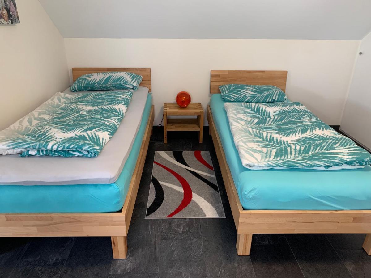 Ferienwohnung Sunny - Moderne Ferienwohnung Im Gruenen In Saarbruecken-West Bagian luar foto