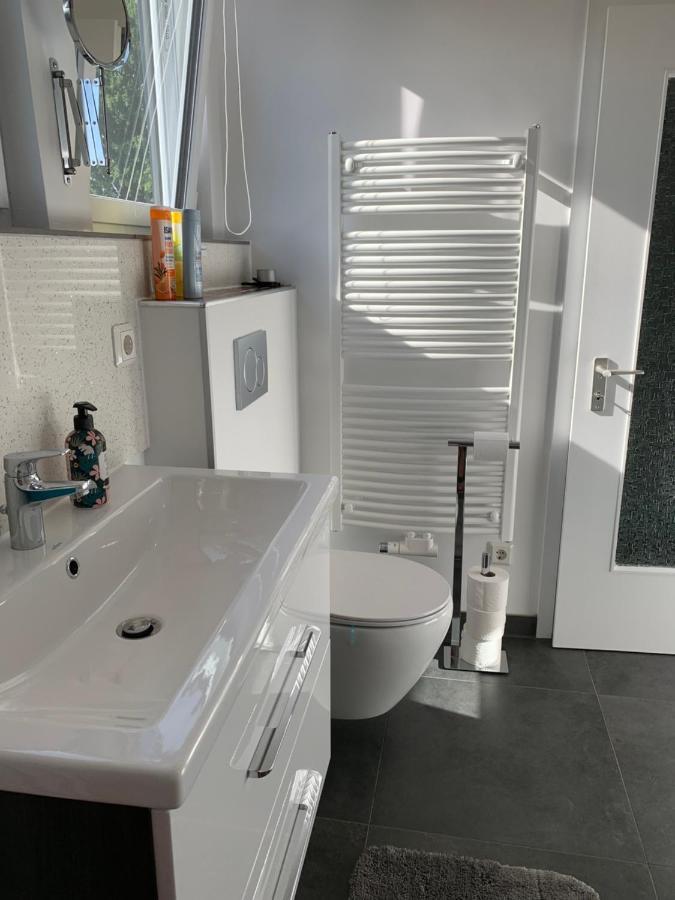 Ferienwohnung Sunny - Moderne Ferienwohnung Im Gruenen In Saarbruecken-West Bagian luar foto